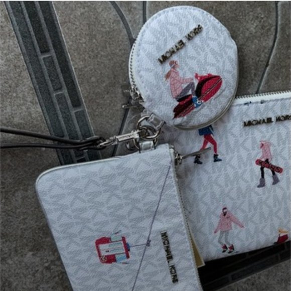 Michael Kors Jet Set Girls Wristlet Trio - Picture 10 of 16